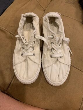 Tommy Bahama slip on sneakers